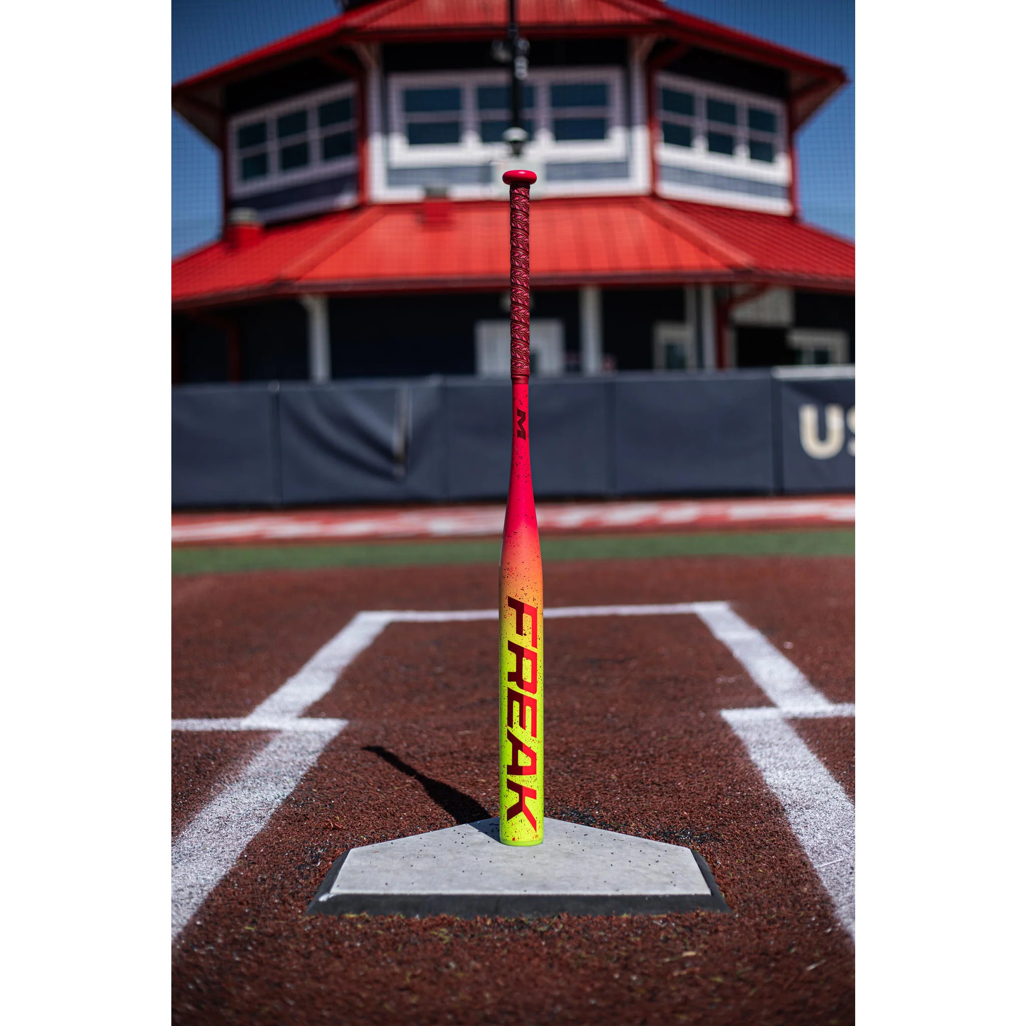 Miken Freak Balanced 13" 1-Piece USSSA Slo-Pitch Bat (2025) - Image 3
