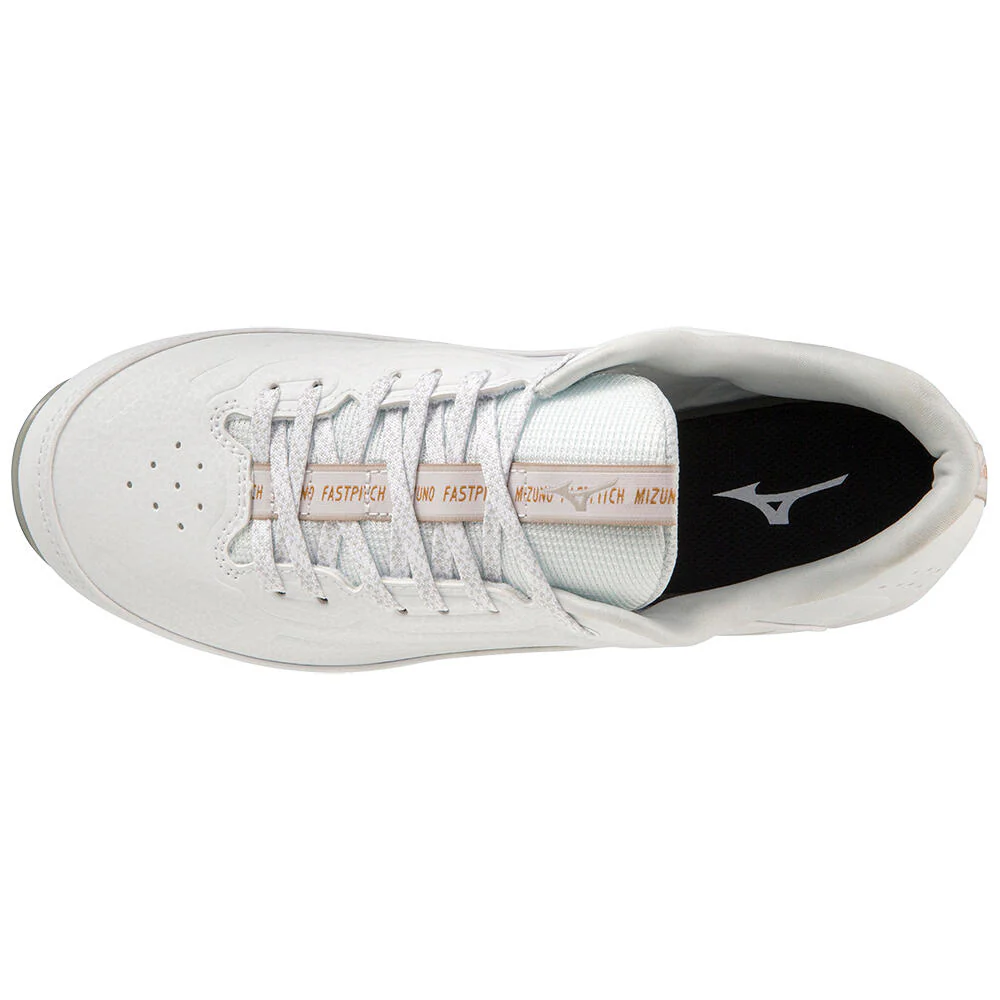 Mizuno 9-Spike Swift 8 Low Metal Baseball Cleats - Image 2